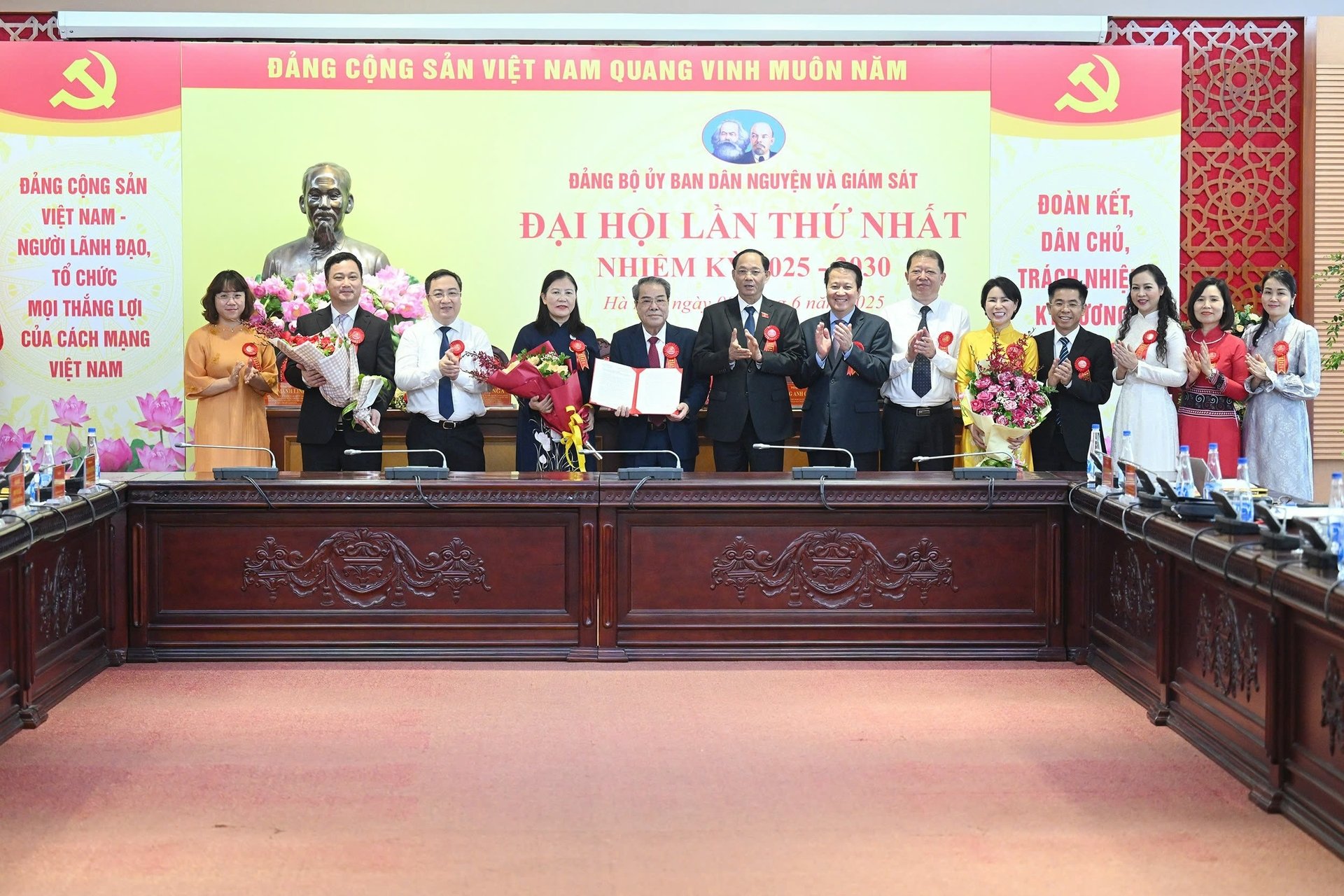 Ông Dương Thanh Bình, bà Lê Thị Nga được chỉ định chức vụ Đảng tại Đại hội Đảng bộ Ủy ban Giám giám và Dân nguyện của Quốc hội
