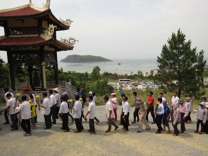 Một hòn đảo rộng 10ha, cách bờ biển Quảng Bình 1km là nơi an giấc ngàn thu của 3 vị tướng lừng danh