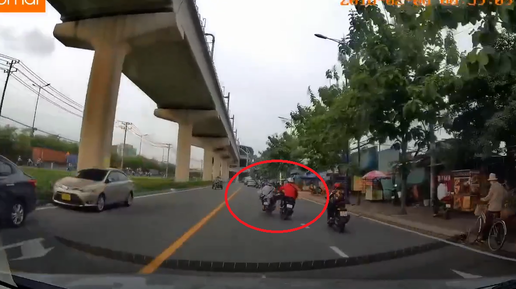 Vụ nam thanh niên đi xe máy bị đạp ngã: Mâu thuẫn khi tham gia giao thông