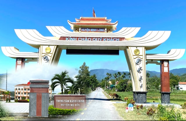 Chủ tịch UBND tỉnh Quảng Ngãi ký quyết định nghỉ hưu trước tuổi cho 4 lãnh đạo nào?