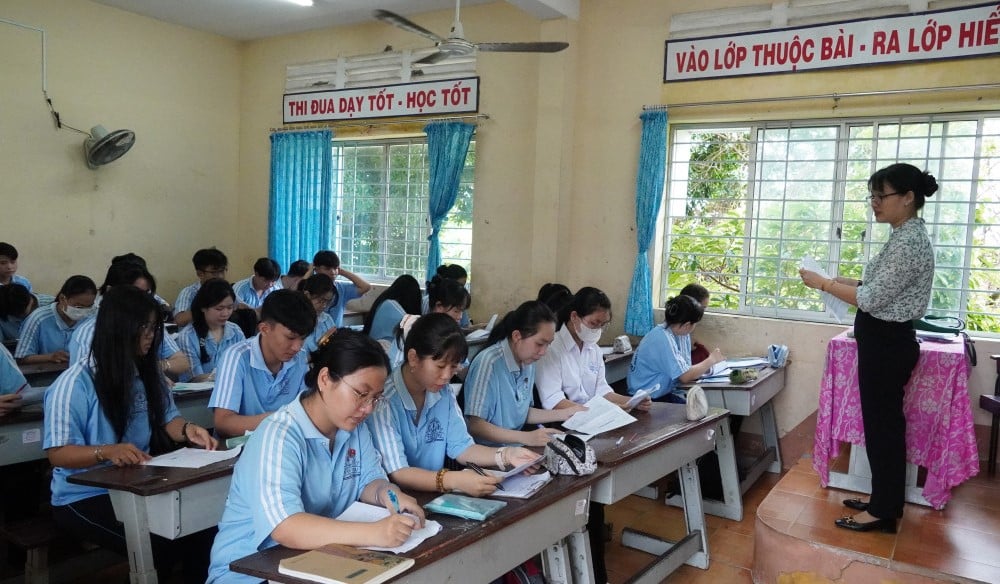 Long An hướng đến miễn học phí cả ở trường ngoài công lập