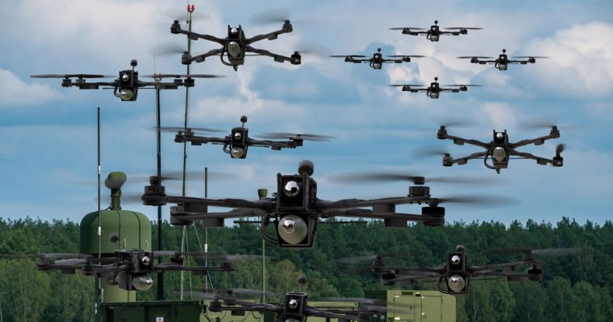 Moscow rung chuyển trong 'đêm địa ngục': Ukraine tung UAV tập kích, sân bay tê liệt, phòng không Nga chao đảo