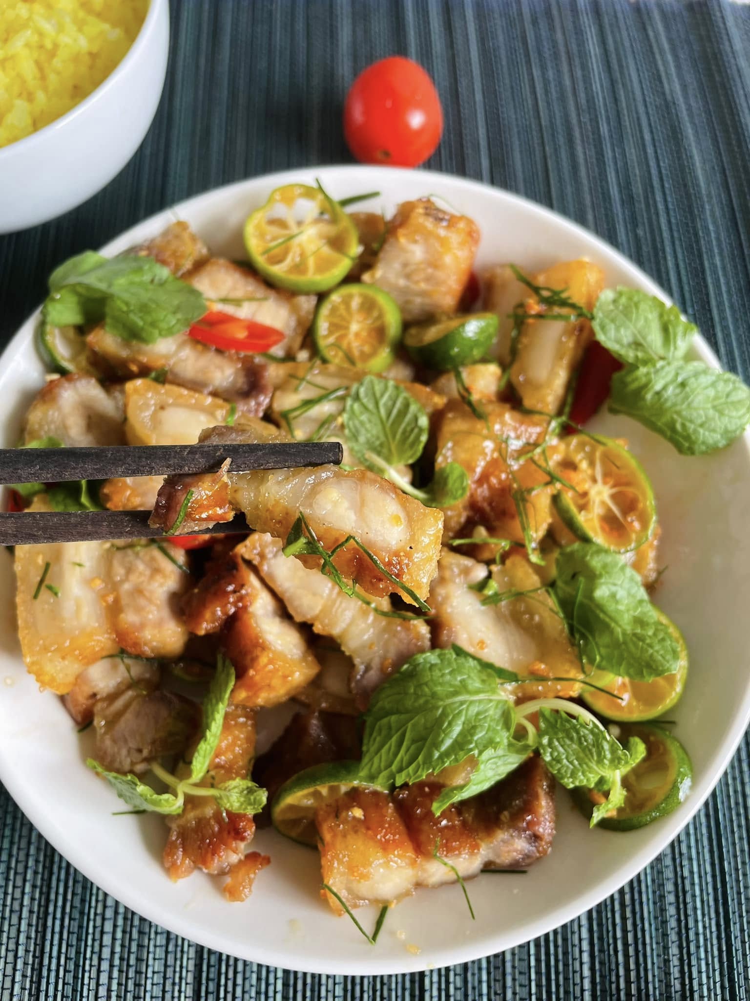 Thịt ba chỉ heo đừng kho hay rim, làm món này lạ miệng, dễ ăn, đảm bảo cả nhà đều mê 