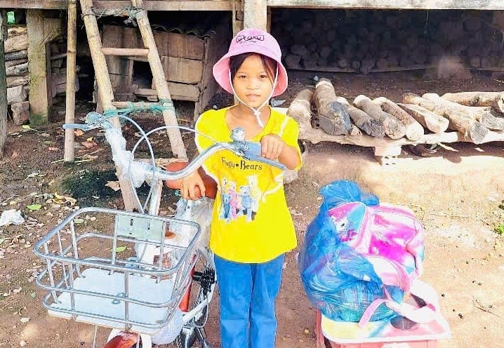 Bạn đọc báo Dân Việt tặng xe đạp 'chắp cánh' ước mơ cho học sinh nghèo Quảng Trị