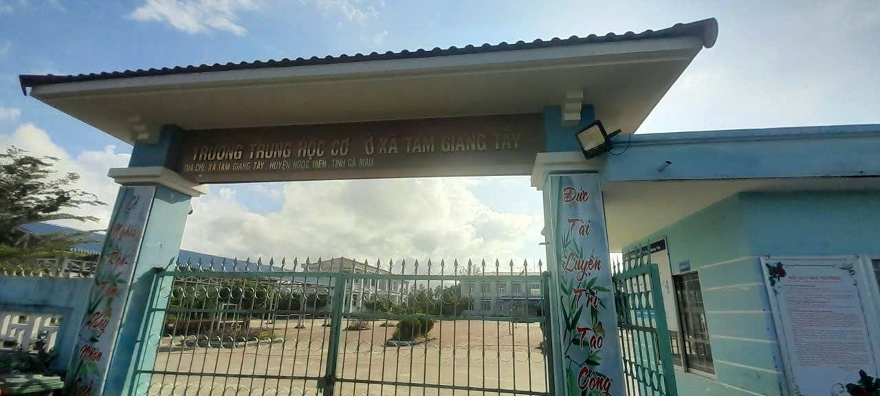 Đồng nghiệp và học trò nhận xét về vị Hiệu trưởng ở Cà Mau bị cáo buộc tham ô hơn 10 triệu đồng