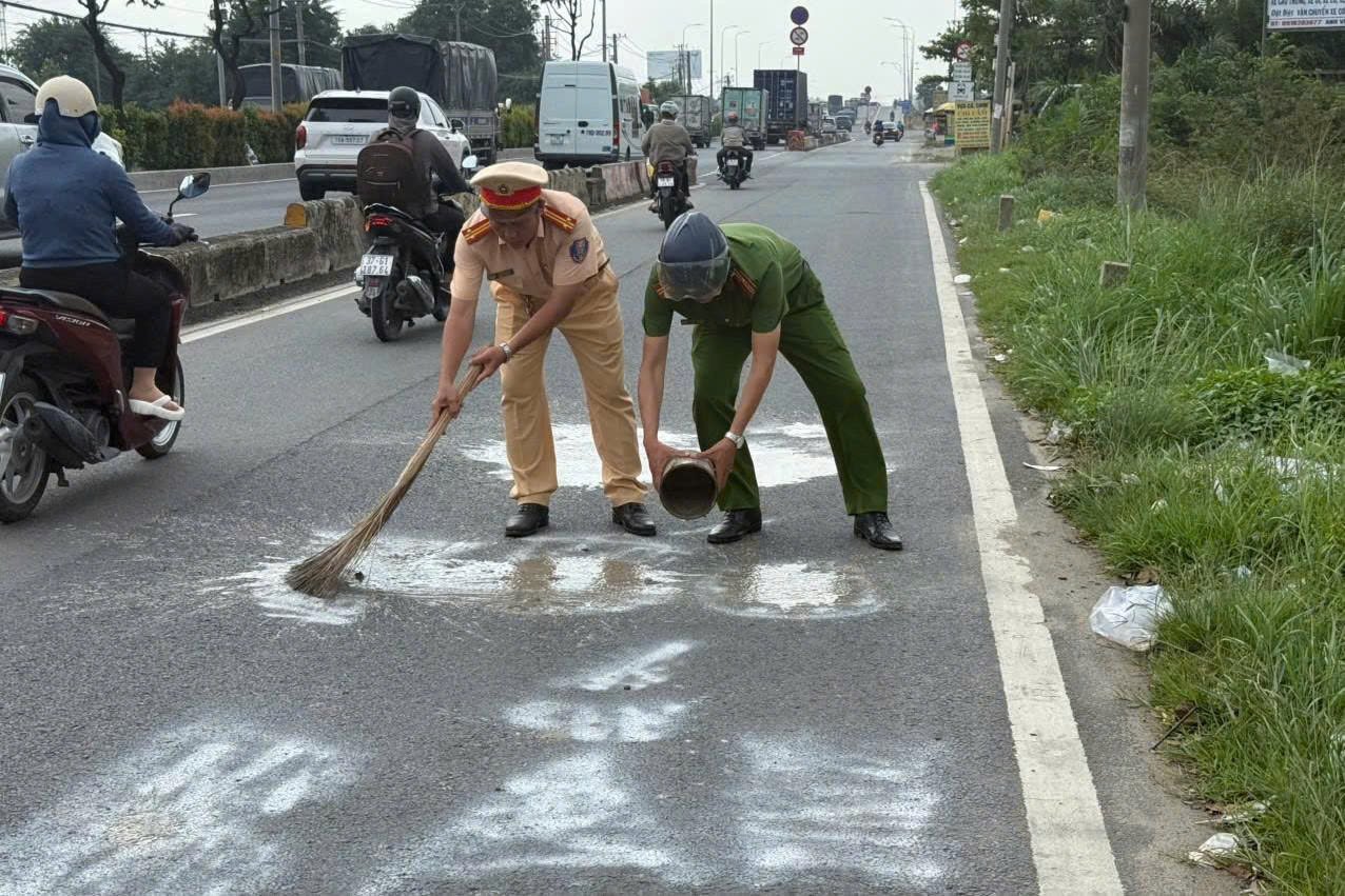 
Người đàn ông phun sơn dòng chữ “bắn tốc độ” lên đường ở TP.HCM khai gì với công an?