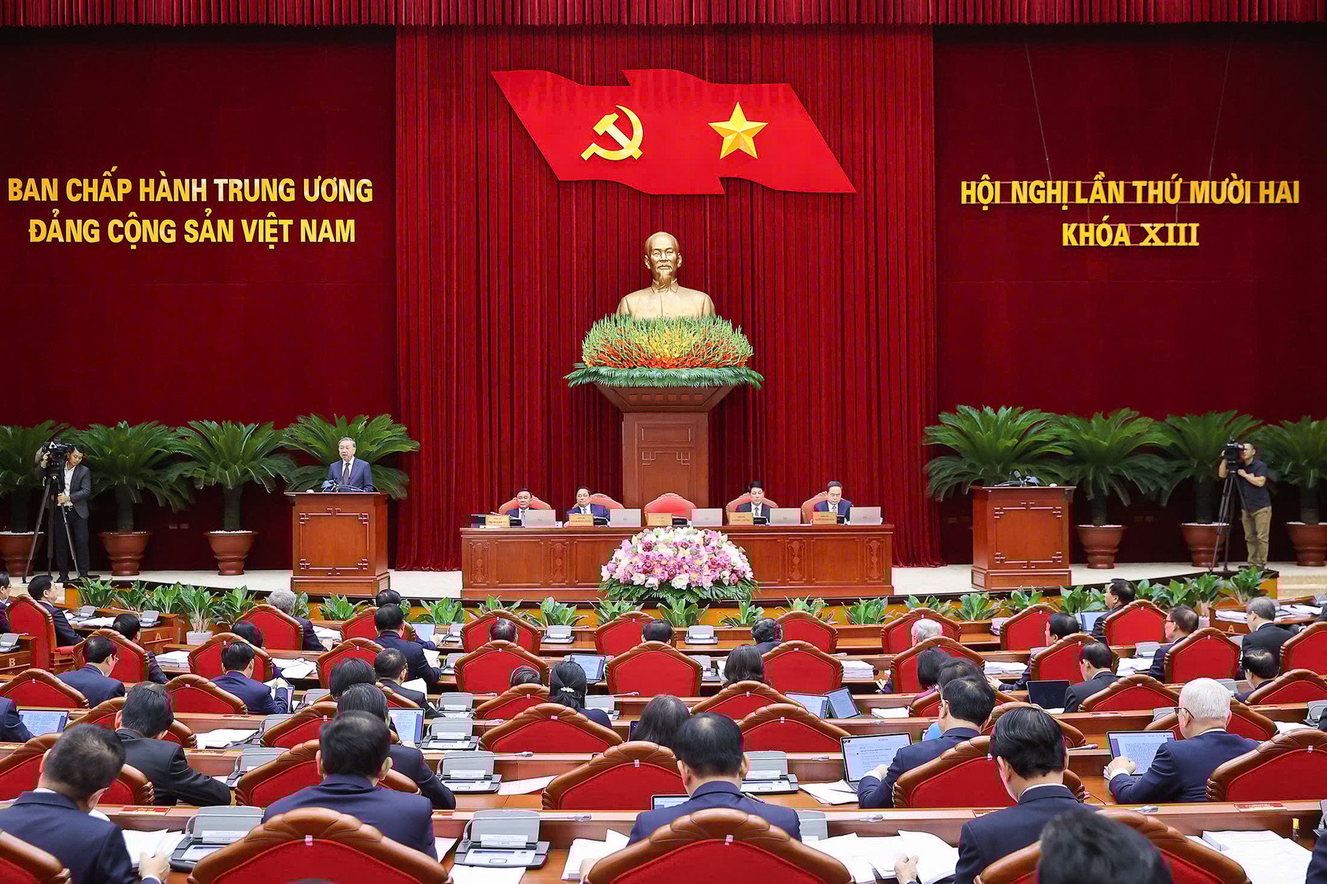 Bế mạc Hội nghị Ban Chấp hành Trung ương lần thứ 12 khóa XIII