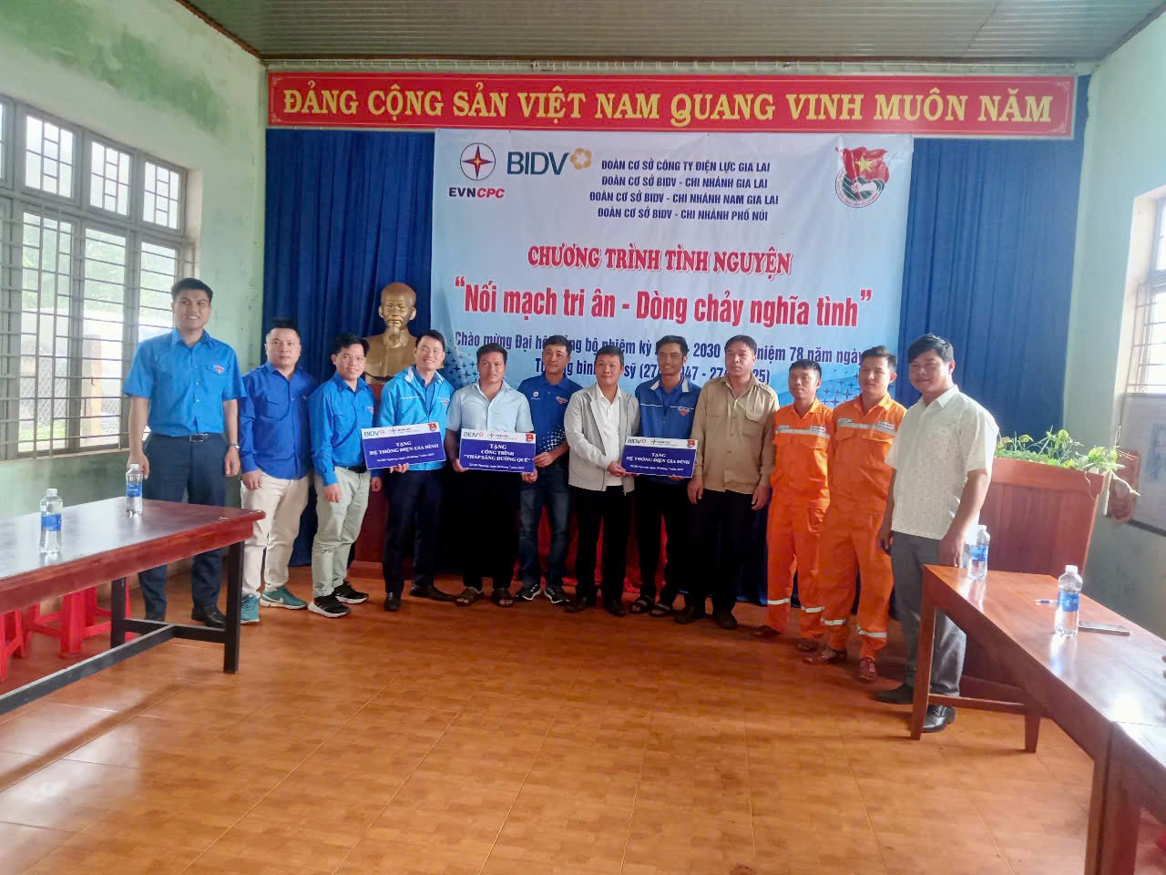 Công ty Điện lực Gia Lai 'Nối mạch tri ân', thắp sáng vùng quê Bờ Ngoong