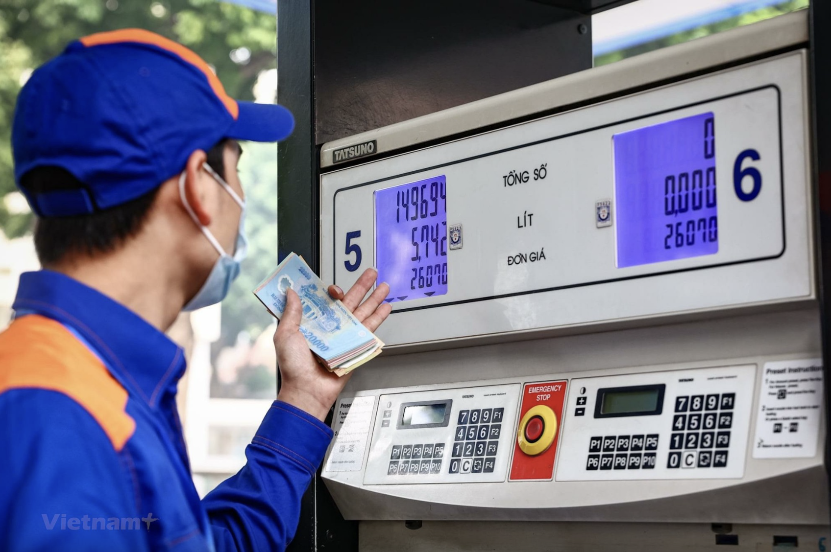 Giá xăng dầu hôm nay 22/7: Dầu thô đột ngột mất giá, xăng dầu trong nước hưởng lợi