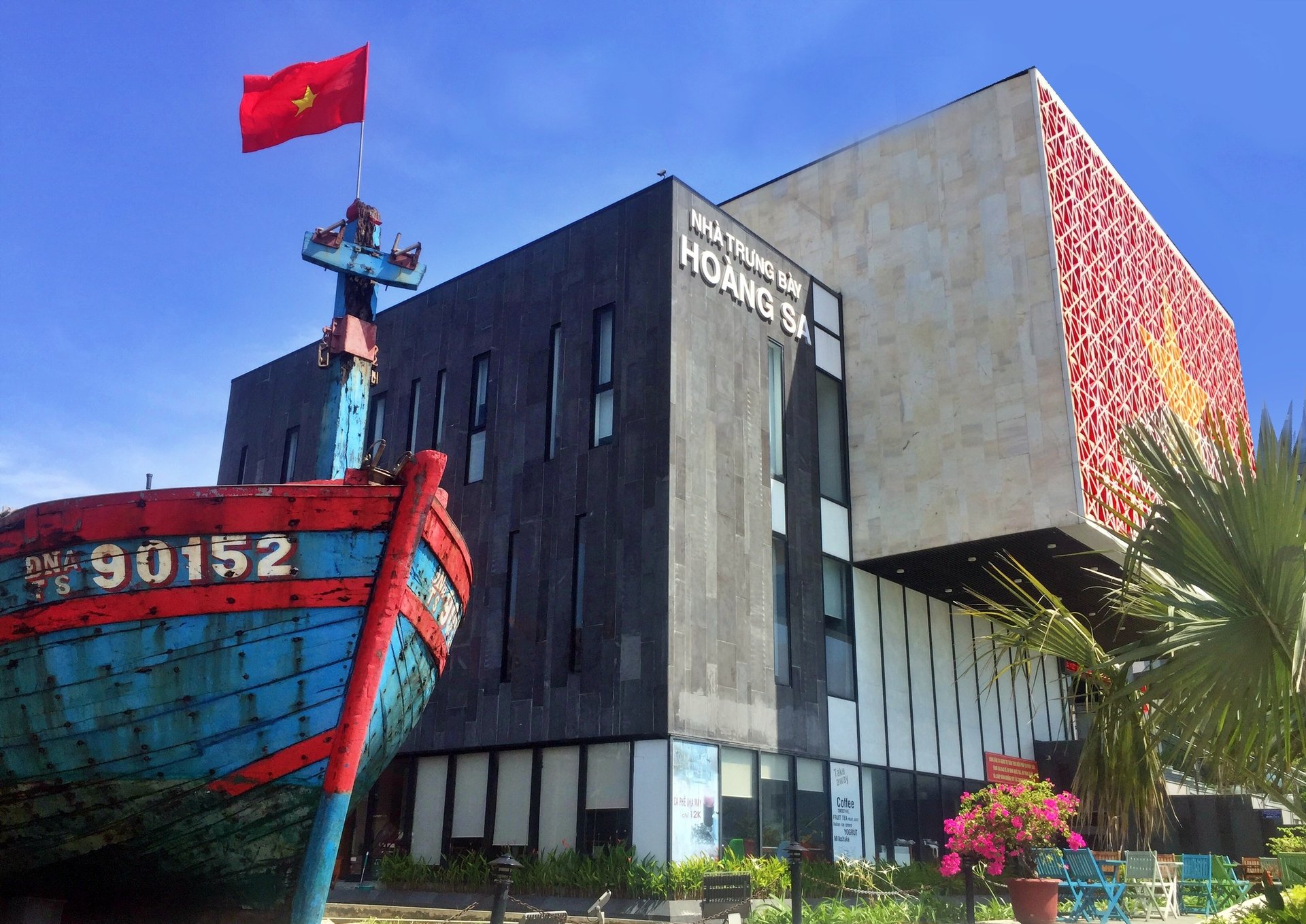 UBND đặc khu Hoàng Sa lý giải việc sử dụng cụm từ “The Paracel belong to Vietnam” trên băng rôn tuyên truyền