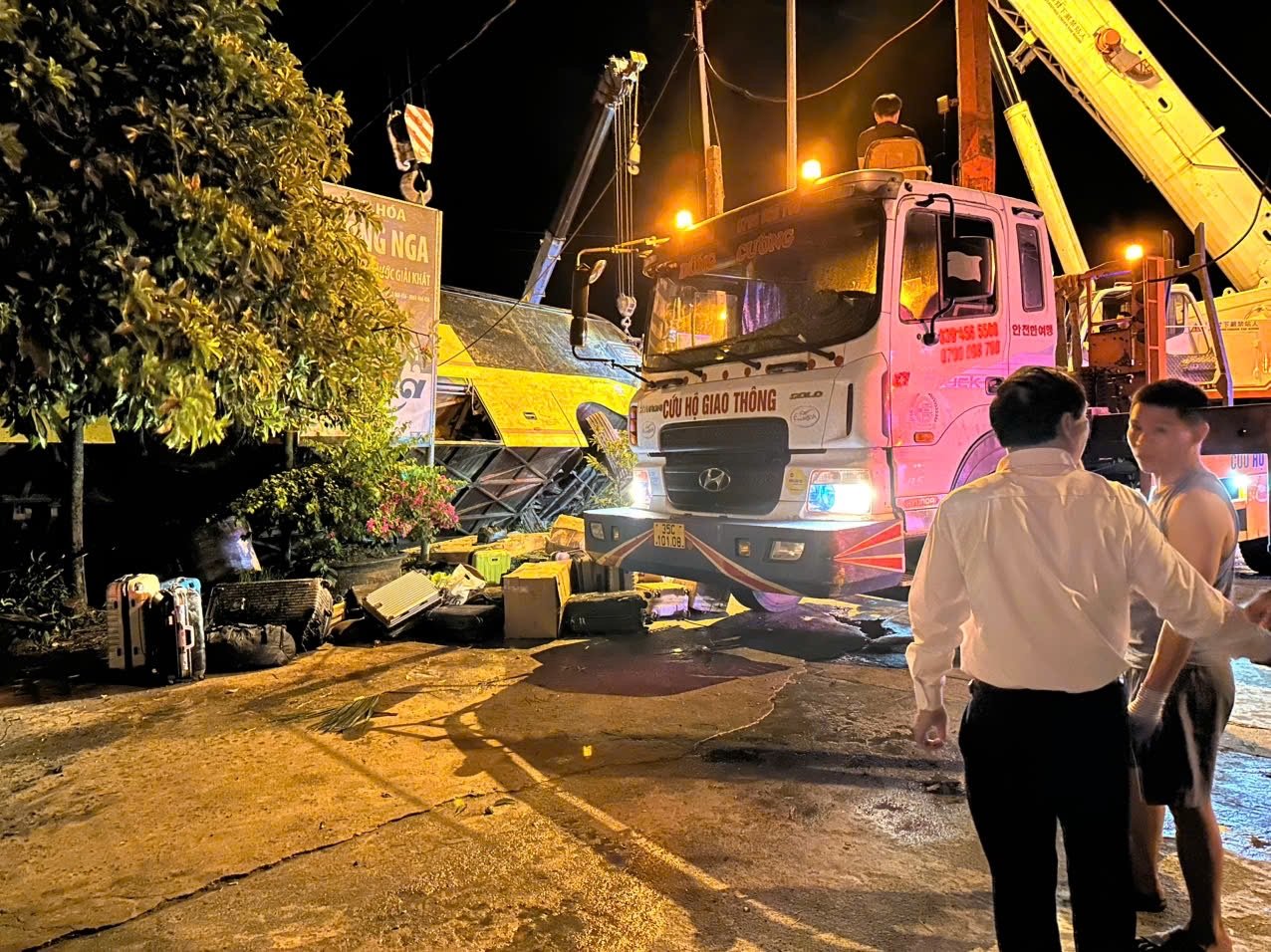 Hình ảnh hiện trường vụ tai nạn thảm khốc khiến 9 người tử vong trên QL 1A ở Hà Tĩnh