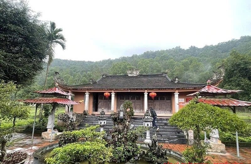 Trần Nhật Duật, hoàng tử thứ 6 của vua Trần Thái Tông từng là Tri phủ đất Thanh Hóa, khai sinh ra lối hát nhà trò