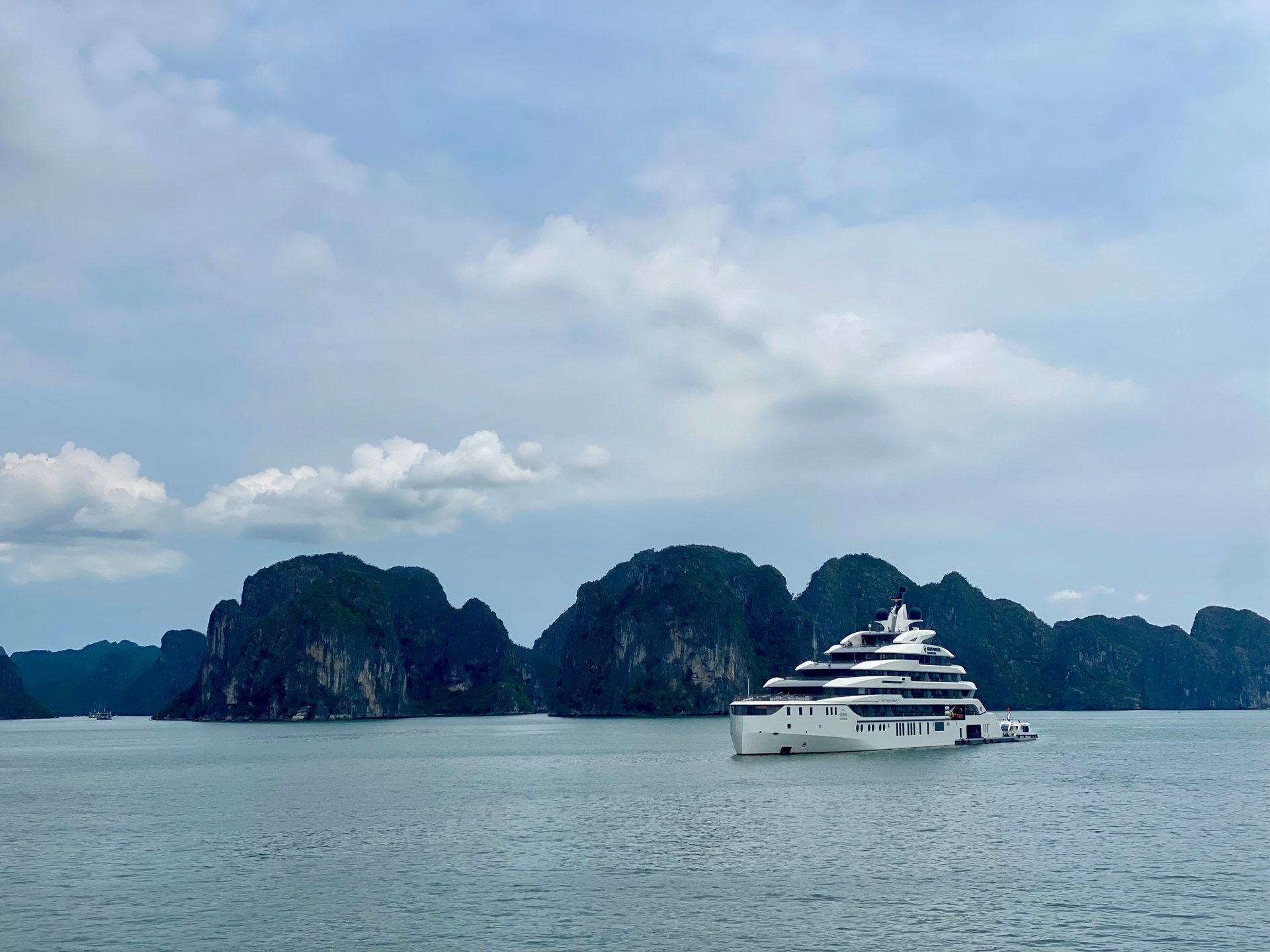 Quảng Ninh cần làm gì để lấy lại niềm tin của du khách sau vụ lật tàu trên vịnh Hạ Long?
