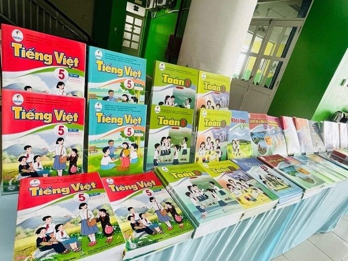 Cử tri đề nghị Bộ GDĐT có một bộ sách giáo khoa chung, Bộ trưởng trả lời thế nào?