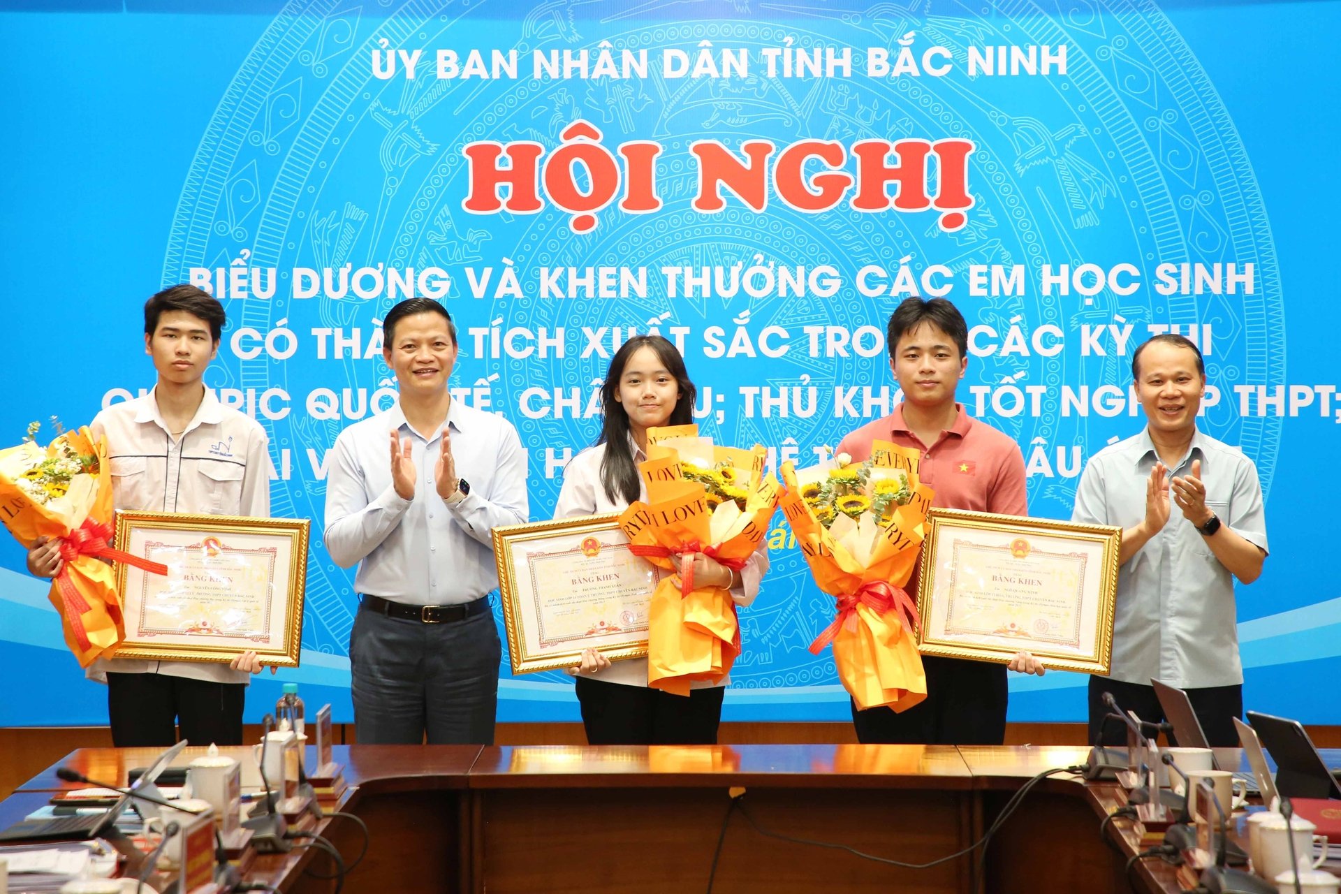 Bắc Ninh thưởng lớn 500 triệu đồng cho học sinh đoạt Huy chương vàng Olympic hoá học quốc tế