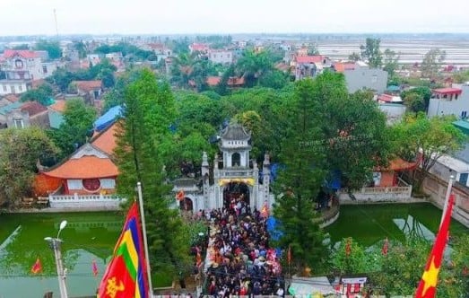 Một người tướng ngũ đoản, quê Hải Dương, nay là Hải Phòng mới, không thi cử vẫn được vua phong Trạng