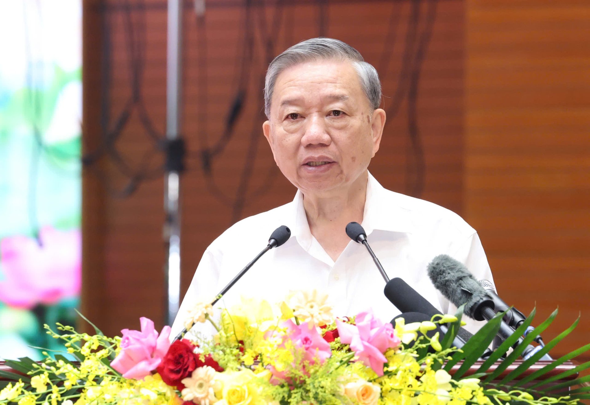 Tổng Bí thư: Tiền miễn học phí từ mầm non đến lớp 12 được lấy từ nguồn tiết kiệm khi tinh gọn bộ máy