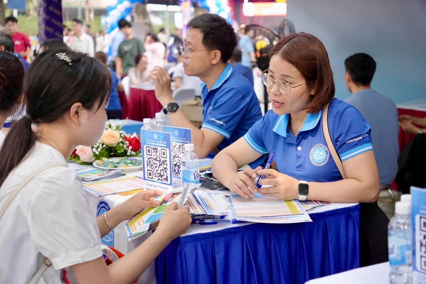 Dự đoán điểm chuẩn đại học năm 2025, dần lộ diện những ngành có sức cạnh tranh cao