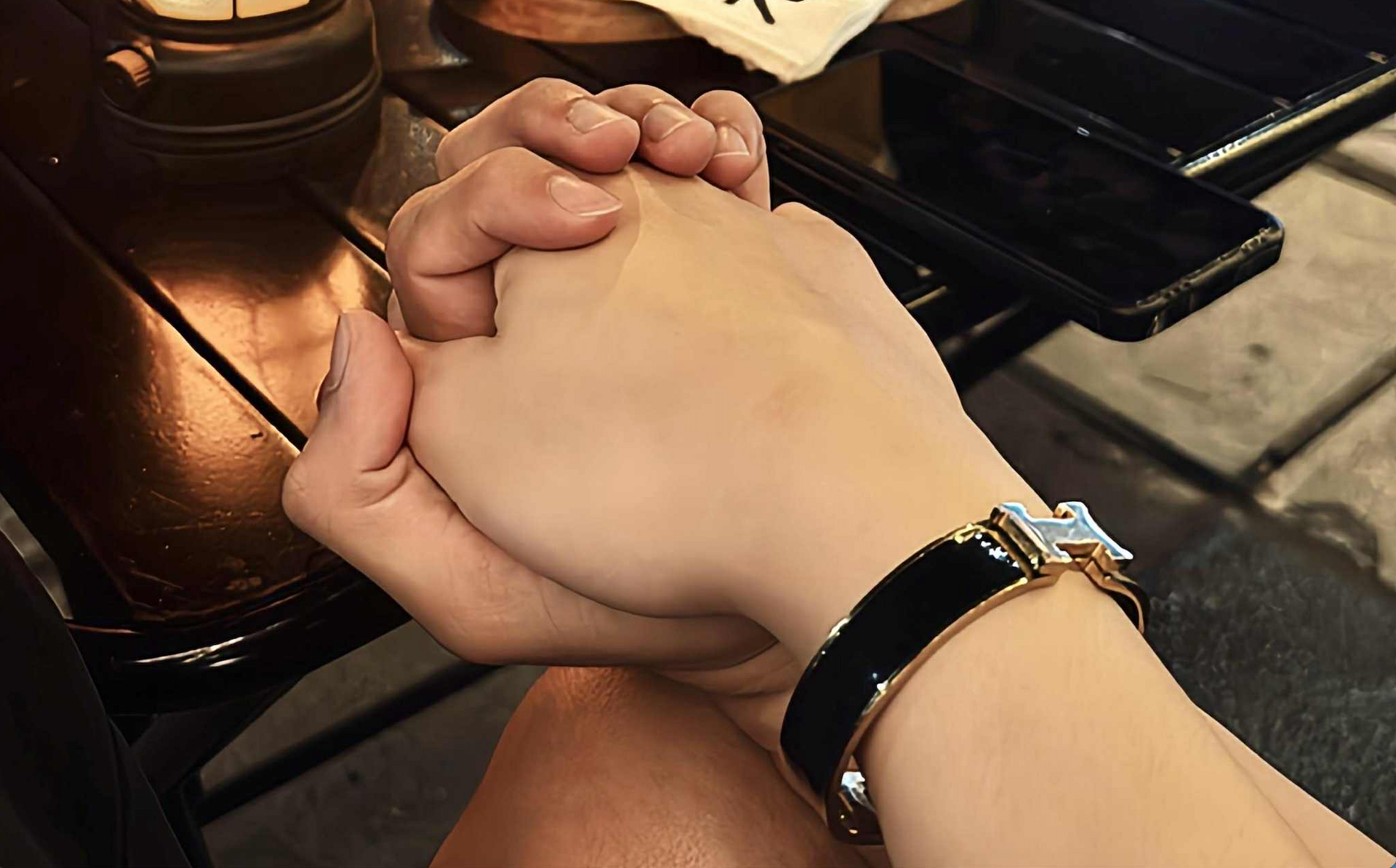 Mối quan hệ bị huỷ hoại vì hỏi... ChatGPT
