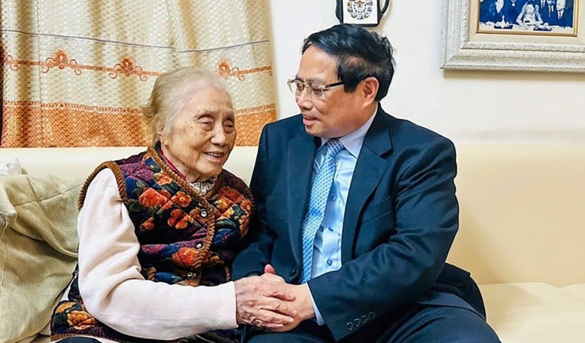 Nhà sử học Dương Trung Quốc: “Xét tặng danh hiệu Anh hùng Lao động đối với bà Nguyễn Thị Bình lẽ ra nên làm sớm hơn”