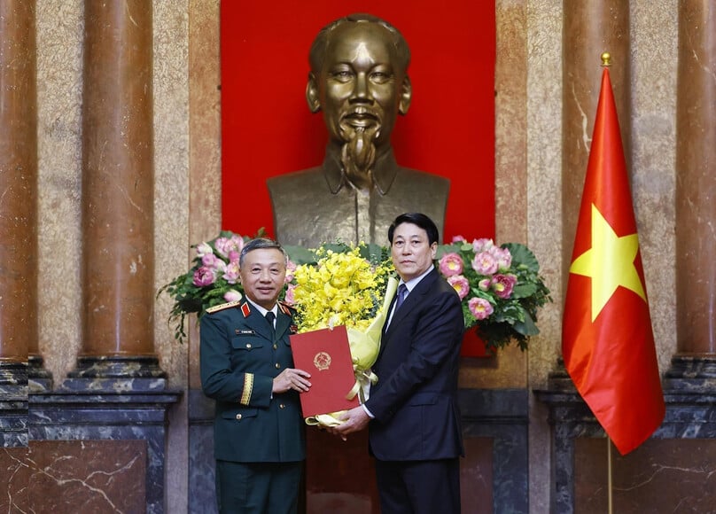 vna-potal-chu-tich-nuoc-trao-quyet-dinh-thang-quan-ham-thuong-tuong-cho-dong-chi-le-quang-minh-7751239-103571