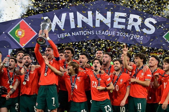 Bo-Dao-Nha---Ronaldo