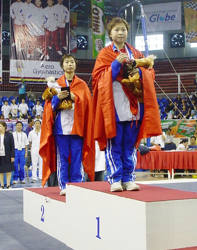 HLV N.T.D (phía sau) từng là thành viên tuyển quốc gia dự SEA Games 2005 - Ảnh: Đông Linh