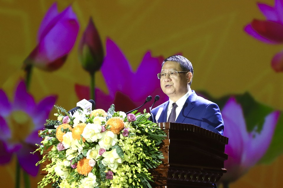 Phó Bí thư Huyện ủy, Chủ tịch UBND huyện Mê Linh Hoàng Anh Tuấn đọc diễn văn kỷ niệm