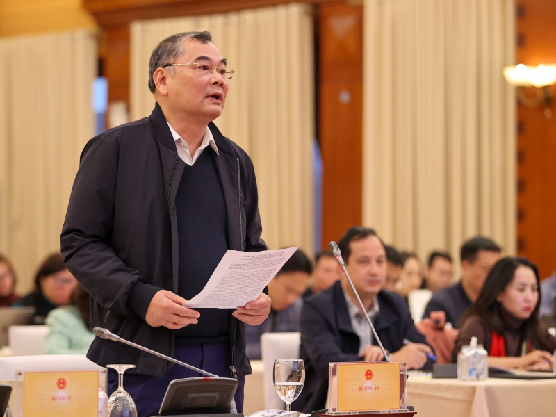  Trung tướng Tô Ân Xô, Trợ lý Uỷ viên Bộ Chính trị - Bộ trưởng Bộ Công an - Người phát ngôn Bộ Công an trả lời câu hỏi của phóng viên.