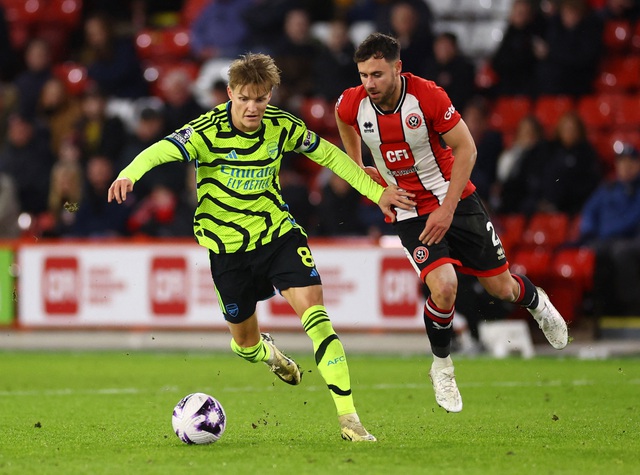Martin Odegaard mở màn đại tiệc bàn thắng của Arsenal
