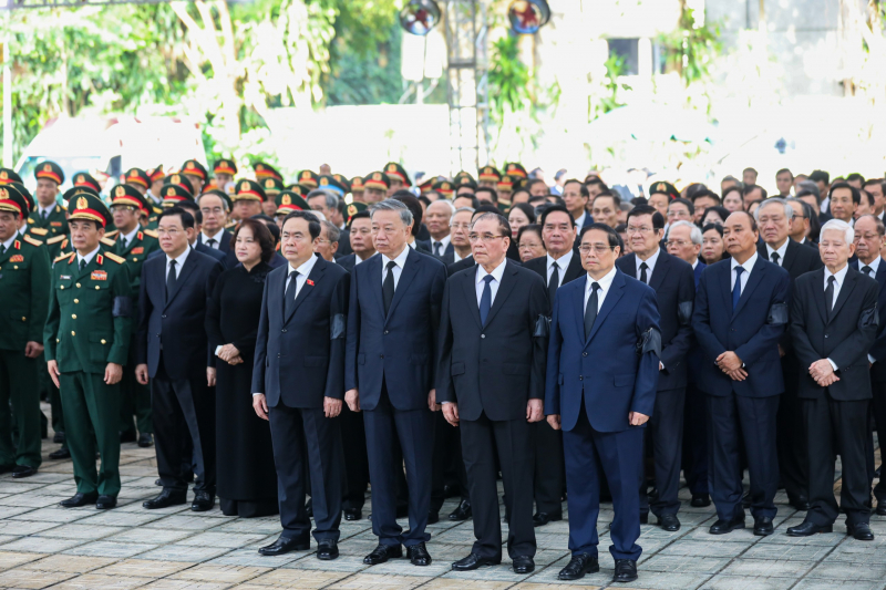  Chủ tịch nước Tô Lâm, Thủ tướng Chính phủ Phạm Minh Chính, Chủ tịch Quốc hội Trần Thanh Mẫn cùng các đồng chí lãnh đạo, nguyên lãnh đạo Đảng, Nhà nước dự Lễ viếng Tổng Bí thư Nguyễn Phú Trọng tại Nhà tang lễ Quốc gia.