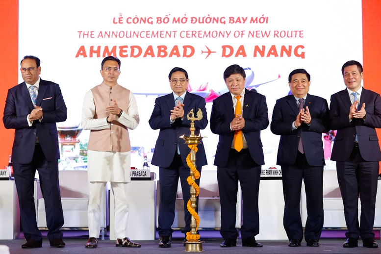  Thủ tướng dự lễ công bố đường bay Đà Nẵng (Việt Nam) - Ahmedabad (Bang Gunjarat, Ấn Độ) và đón hành khách thứ 200 triệu của hãng hàng không Vietjet - Ảnh: VGP/Nhật Bắc