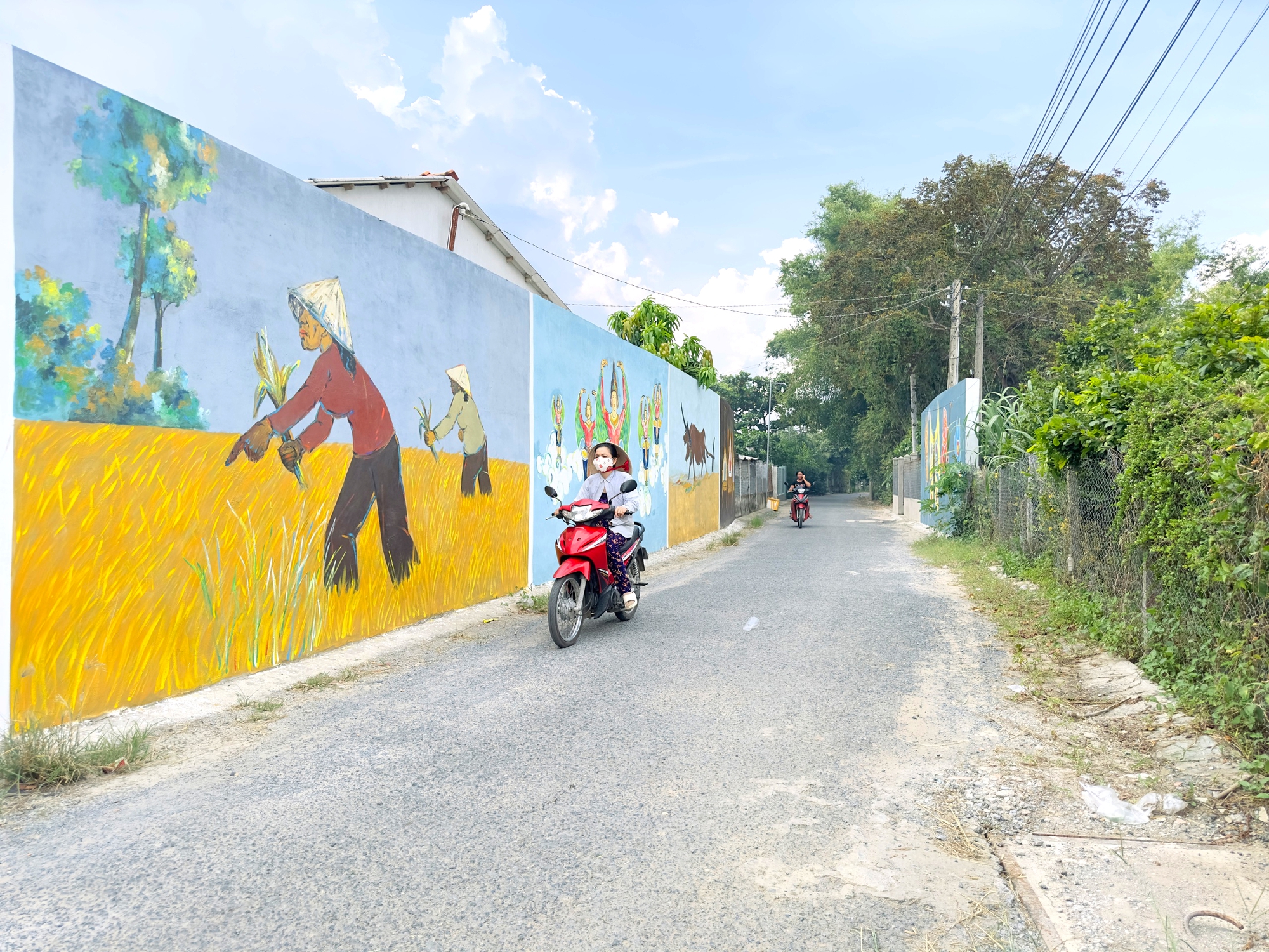  Đường bích họa 'Không gian ký ức' trong Làng Văn hóa du lịch Khmer tỉnh Trà Vinh. Ảnh: Huỳnh Xây