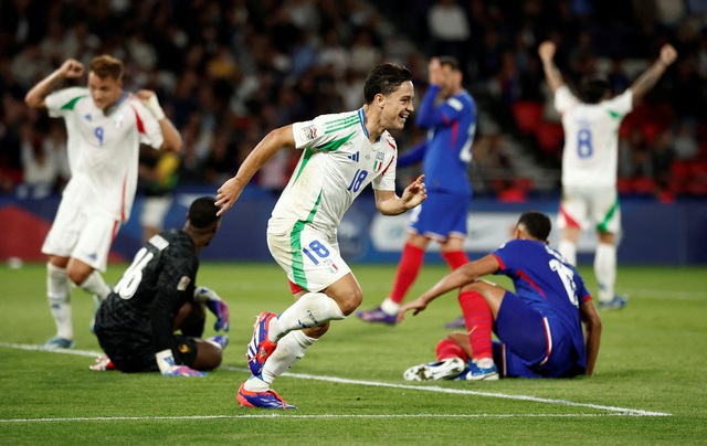  Giacomo Raspadori ấn định chiến thắng 3-1 cho tuyển Ý tại Stade de France