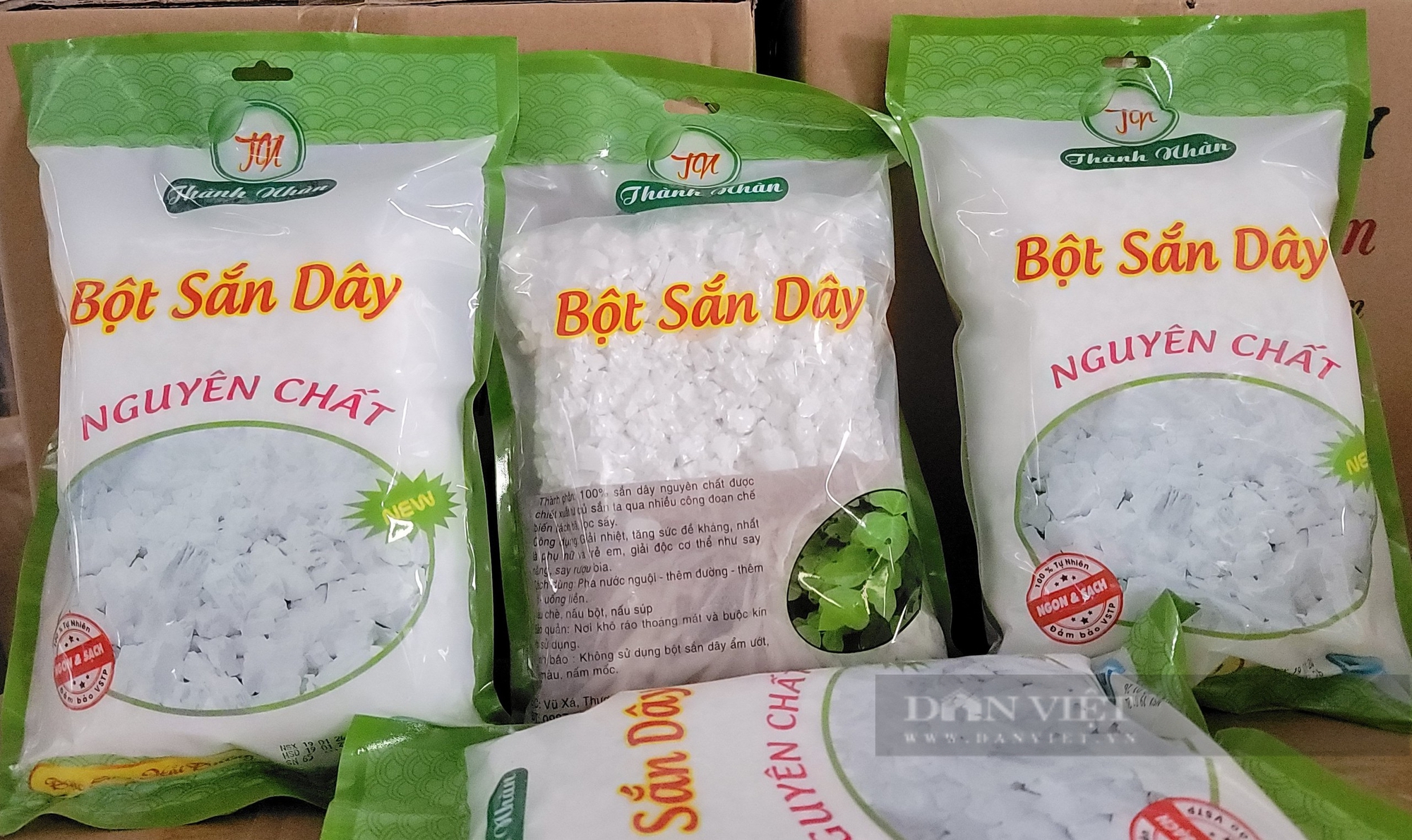  Sản phẩm bột sắn dây nguyên chất Thành Nhàn được đóng gói với bao bì đẹp mắt. Ảnh: Nguyễn Việt.