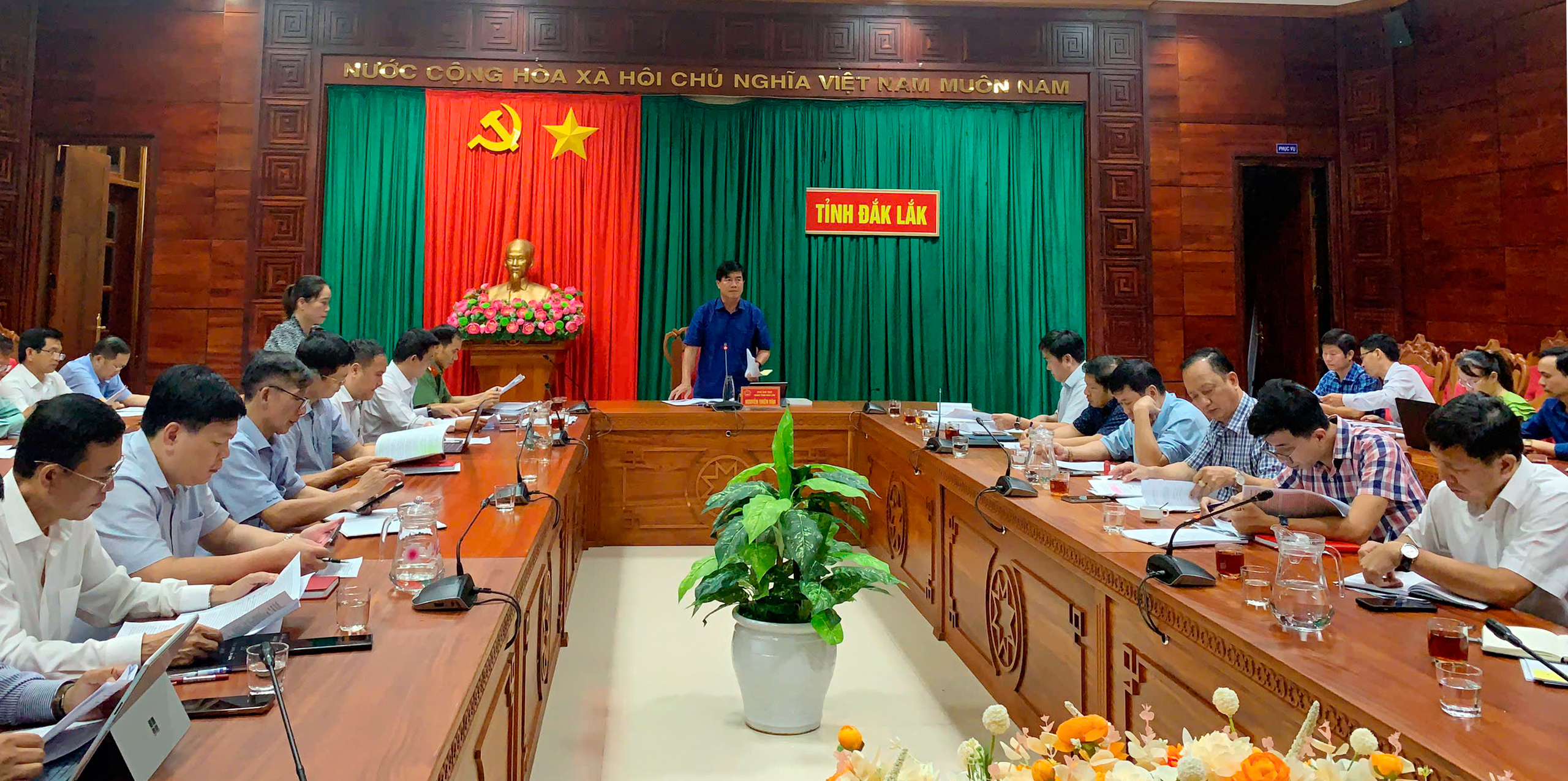 Theo ông Nguyễn Thiên Văn, Phó chủ tịch UBND tỉnh Đắk Lắk, cần sự phối hợp chặt chẽ giữa các sở, ban, ngành và chính quyền cấp huyện để đẩy nhanh tiến độ triển khai Luật Đất đai 2024.
