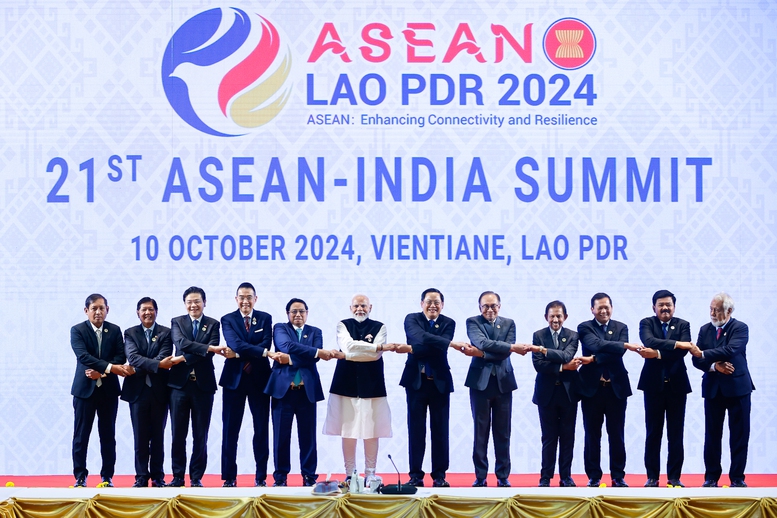  Tại Hội nghị Cấp cao ASEAN-Ấn Độ lần thứ 21, các nhà lãnh đạo ASEAN và Ấn Độ thông qua Tuyên bố về tăng cường quan hệ Đối tác Chiến lược toàn diện ASEAN-Ấn Độ vì hòa bình, ổn định và thịnh vượng tại khu vực và Tuyên bố chung về thúc đẩy chuyển đổi số. - Ảnh: VGP/Nhật Bắc