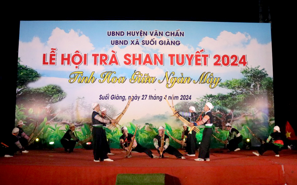  Lễ hội trà Shan tuyết huyện Văn Chấn năm 2024 được tổ chức tại xã Suối Giàng với nhiều hoạt động văn hoá độc đáo và đặc sắc nhằm quảng bá những nét văn hoá truyền thống của đất và người Văn Chấn. Ảnh: T.C