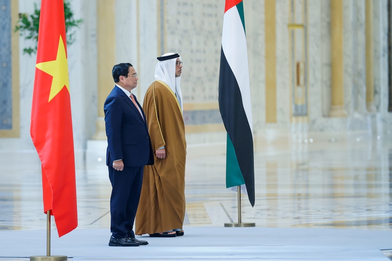  Phó Tổng thống UAE Sheikh Mansour Bin Zayed Al Nahyan chủ trì Lễ đón chính thức Thủ tướng Chính phủ Phạm Minh Chính - Ảnh: VGP/Nhật Bắc