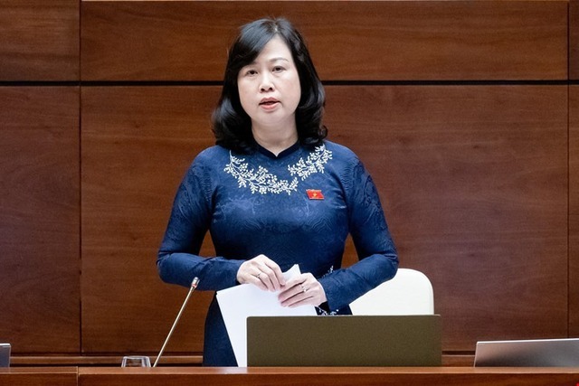  Bộ trưởng Bộ Y tế Đào Hồng Lan là người trả lời chất vấn nhóm vấn đề thứ 2