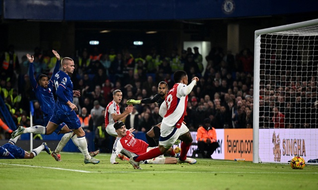 Leandro Trossard và Havertz, Jesus bỏ lỡ cơ hội giành chiến thắng phút 90+6