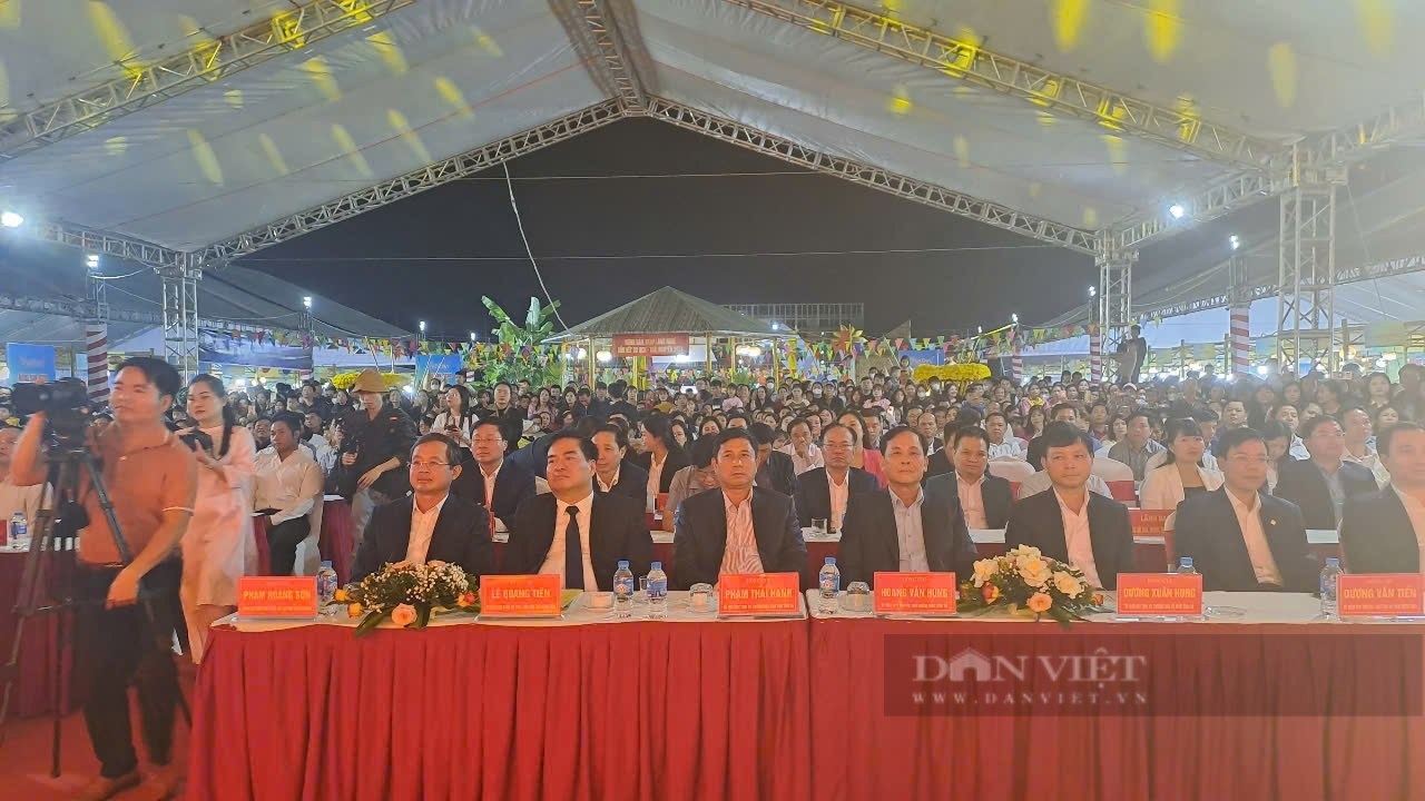  Các đại biểu tham dự khai mạc Festival nông sản, OCOP, làng nghề gắn kết du lịch - Thái Nguyên 2024. Ảnh: Hà Thanh