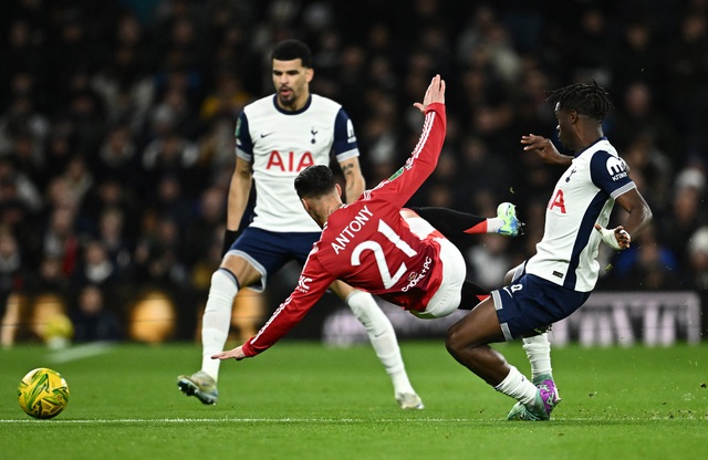  Dominic Solanke mở tỉ số cho Tottenham