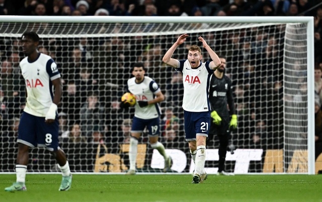  Dejan Kulusevski (21) và Solanke (19) ghi bàn cho Tottenham