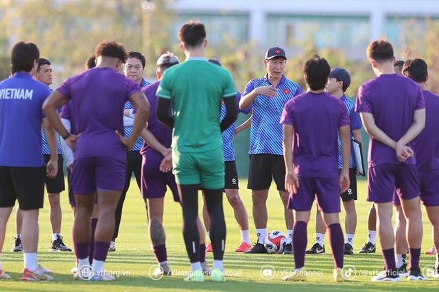  HLV Kim Sang-sik nhắn nhủ học trò hướng đến mục tiêu vô địch ASEAN Cup