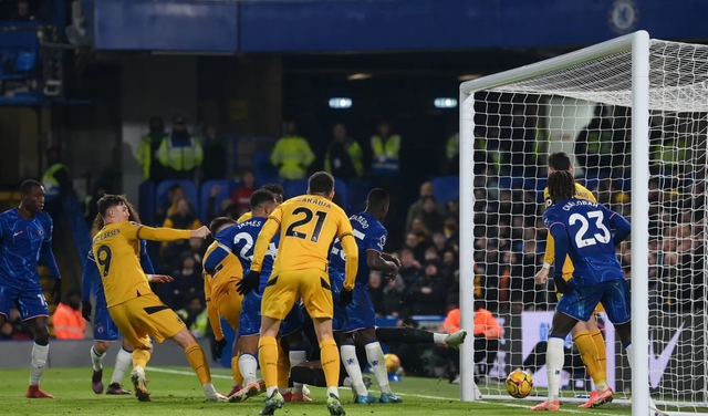  Matt Doherty gỡ hòa 1-1 cho đội khách Wolves