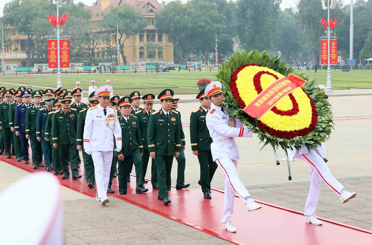  Đoàn đại biểu Quân ủy Trung ương và Bộ Quốc phòng vào Lăng viếng Chủ tịch Hồ Chí Minh - Ảnh: TTXVN