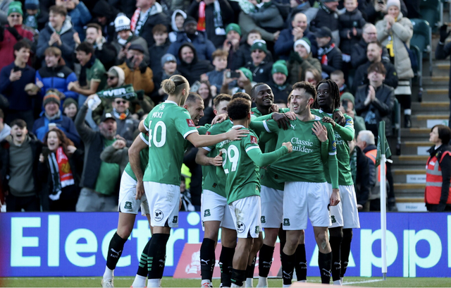  Plymouth Argyle tạo địa chấn vòng 4 FA Cup