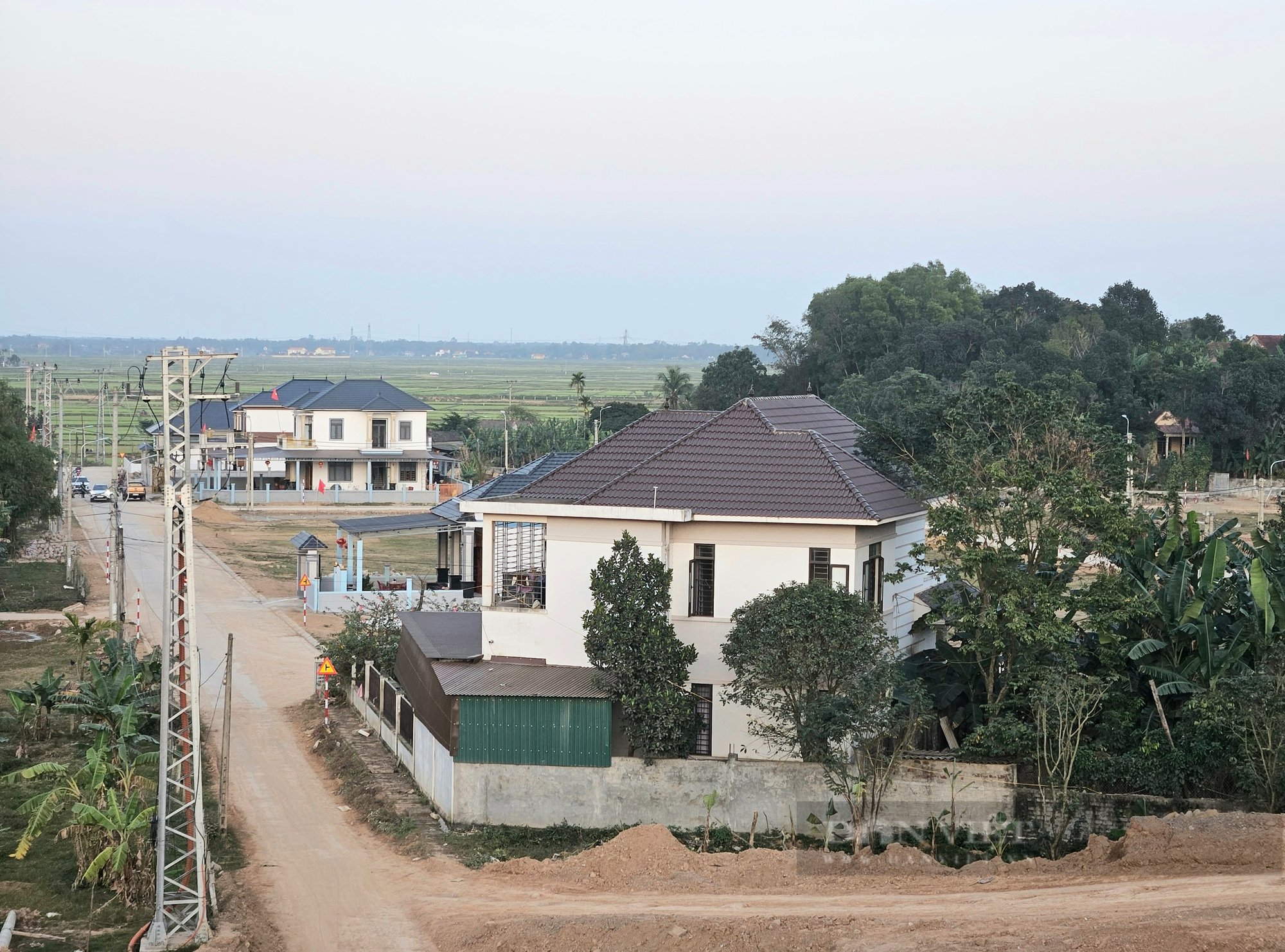  Hạ tầng đường, điện, nước sạch được đầu tư bài bản ở khu tái định cư xã Quảng Thạch (huyện Quảng Trạch, tỉnh Quảng Bình). Ảnh: Trần Anh