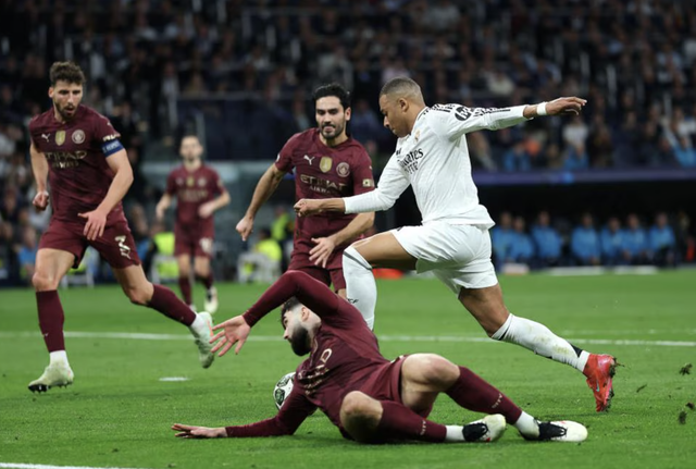  Mbappe mặc sức tung hoàng, mặc sức ghi bàn trước Man City